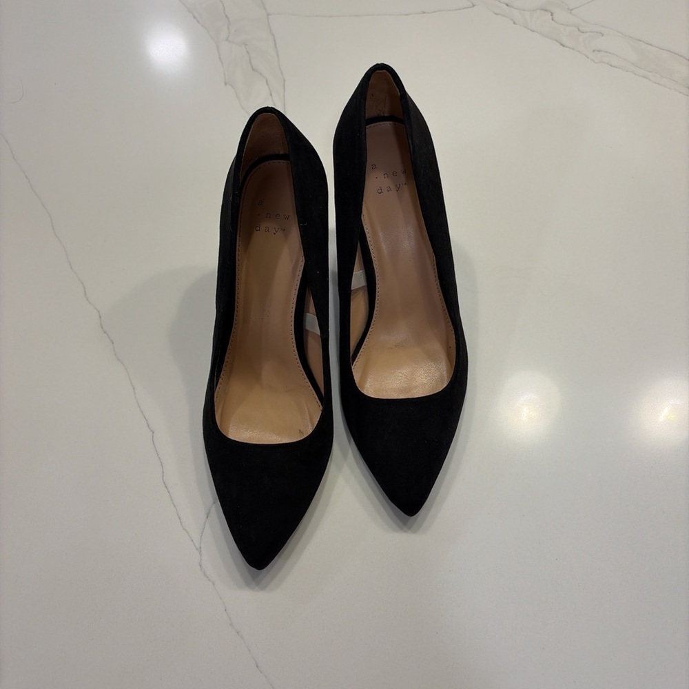 A New Day Classic Black Heels - Picture 2 of 5